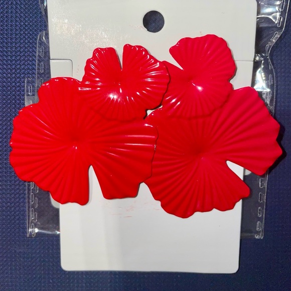 Red metal earrings - Picture 1 of 3